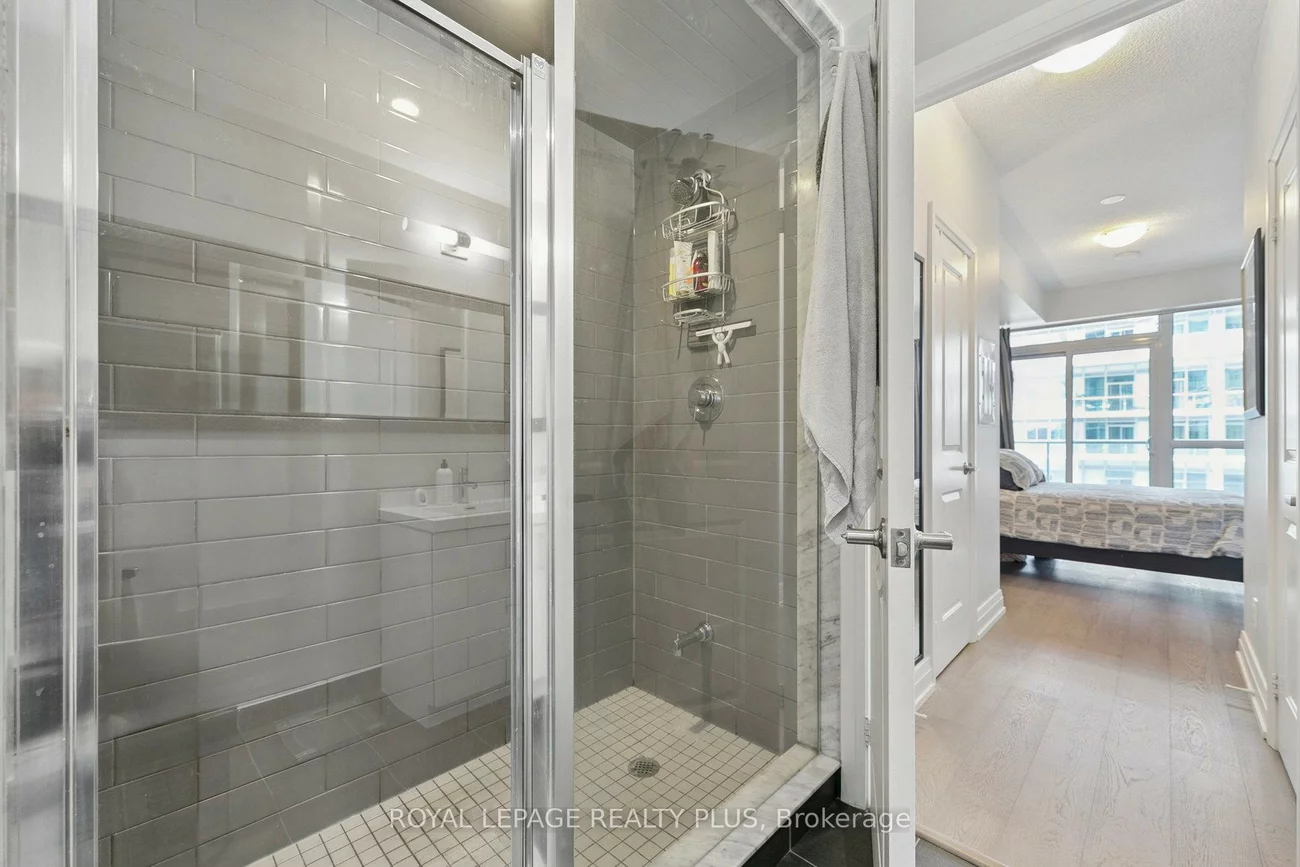 65, Speers, 1014 - QE Queen Elizabeth, Oakville