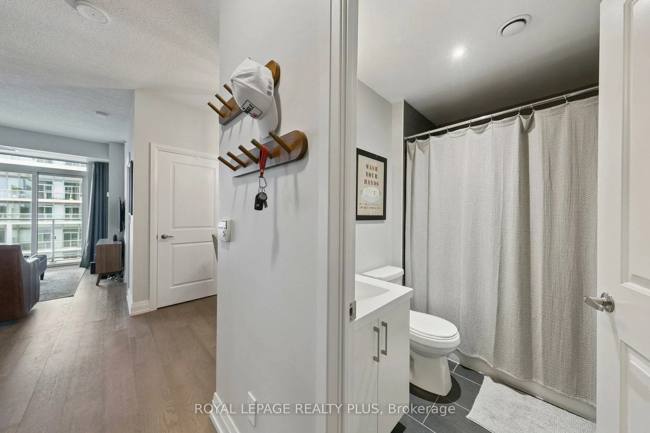 65, Speers, 1014 - QE Queen Elizabeth, Oakville