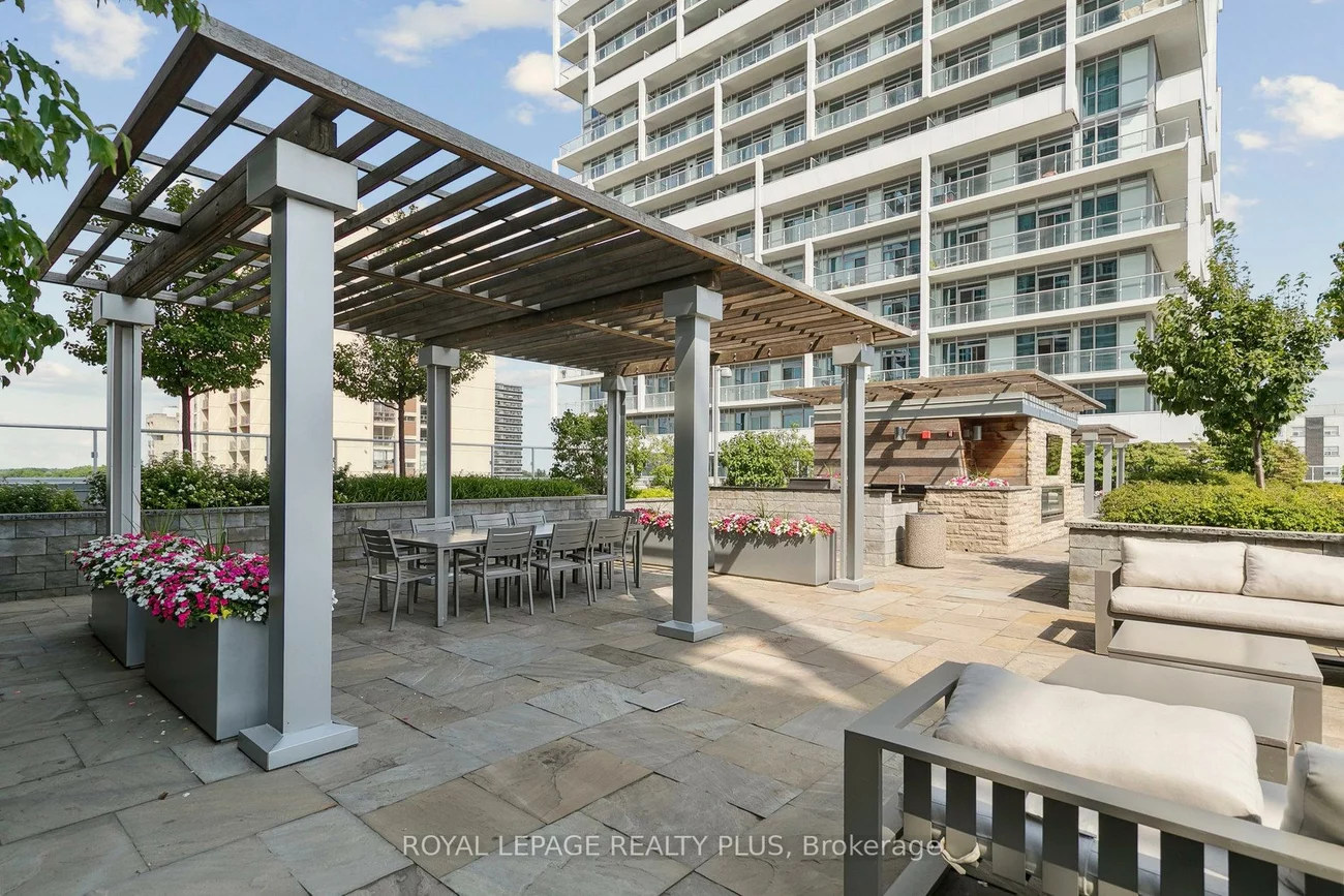 65, Speers, 1014 - QE Queen Elizabeth, Oakville