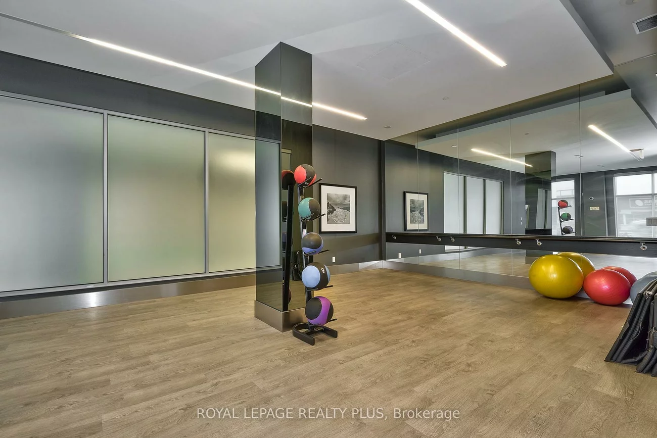 65, Speers, 1014 - QE Queen Elizabeth, Oakville