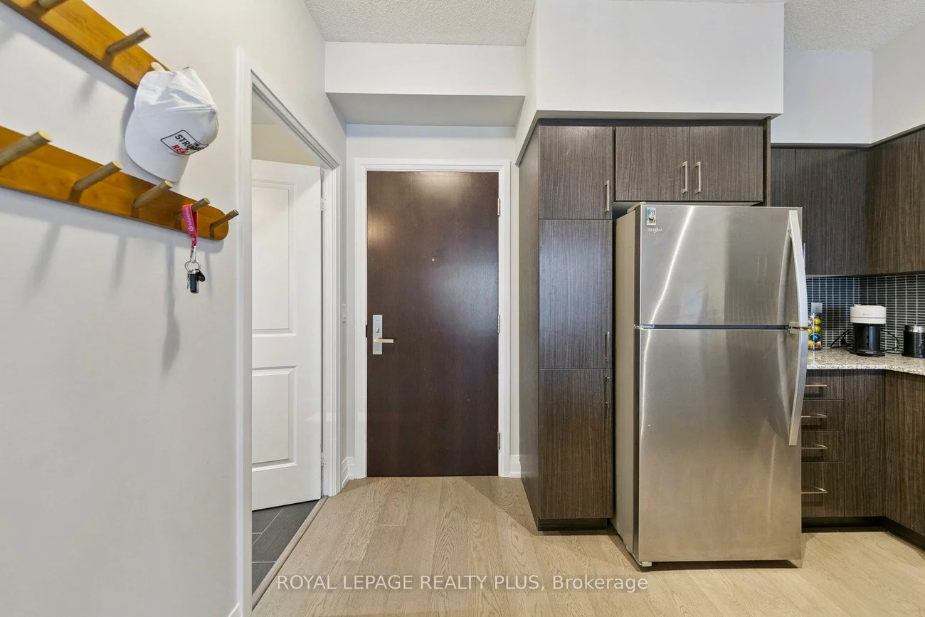 65, Speers, 1014 - QE Queen Elizabeth, Oakville