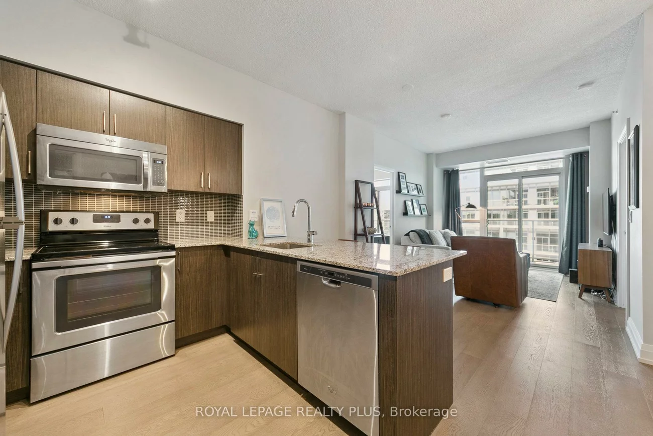 65, Speers, 1014 - QE Queen Elizabeth, Oakville