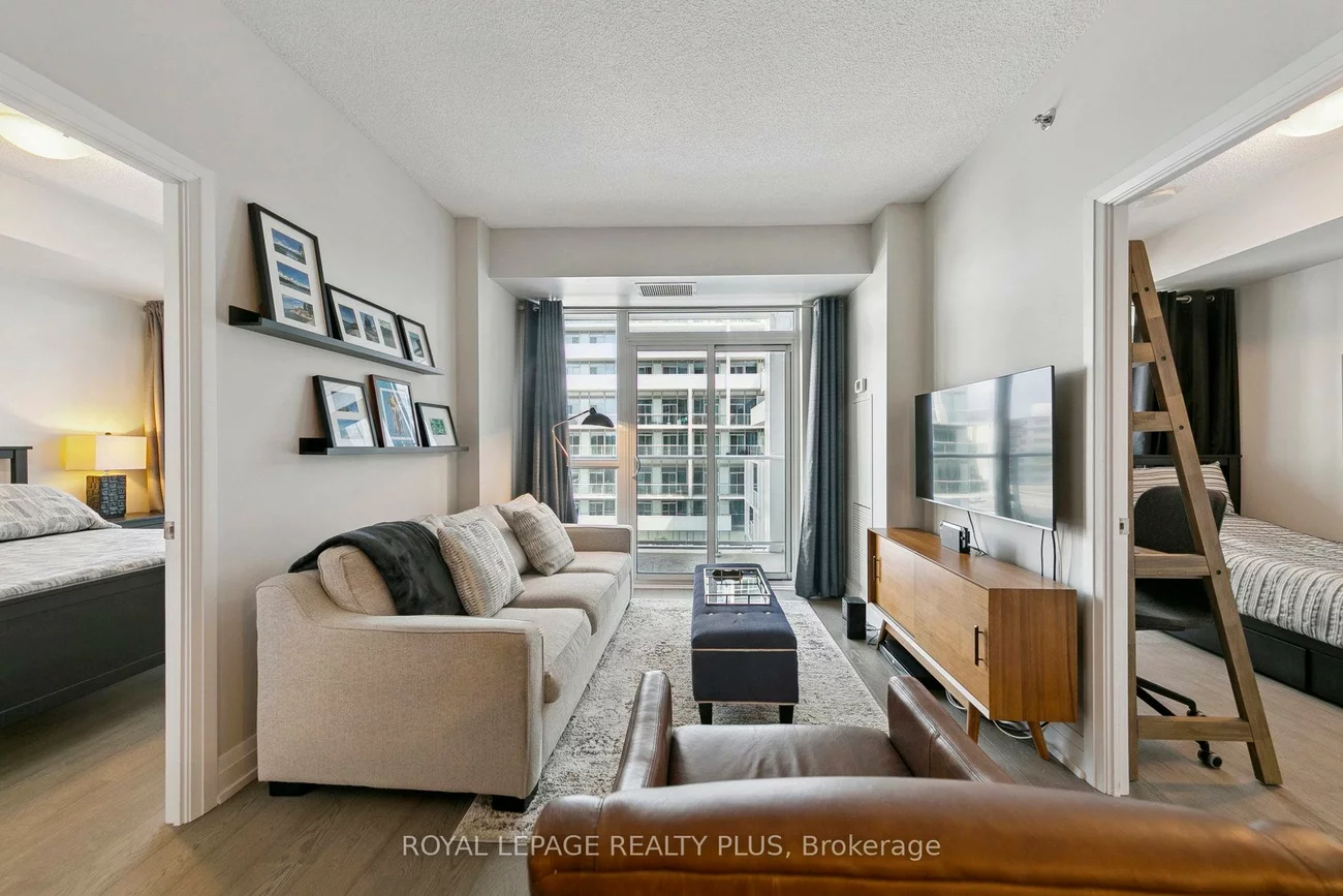 65, Speers, 1014 - QE Queen Elizabeth, Oakville