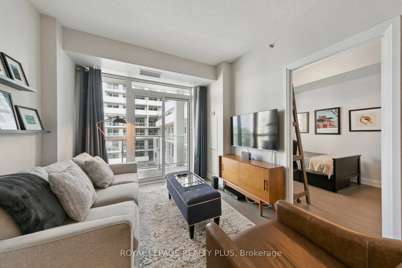 65, Speers, 1014 - QE Queen Elizabeth, Oakville