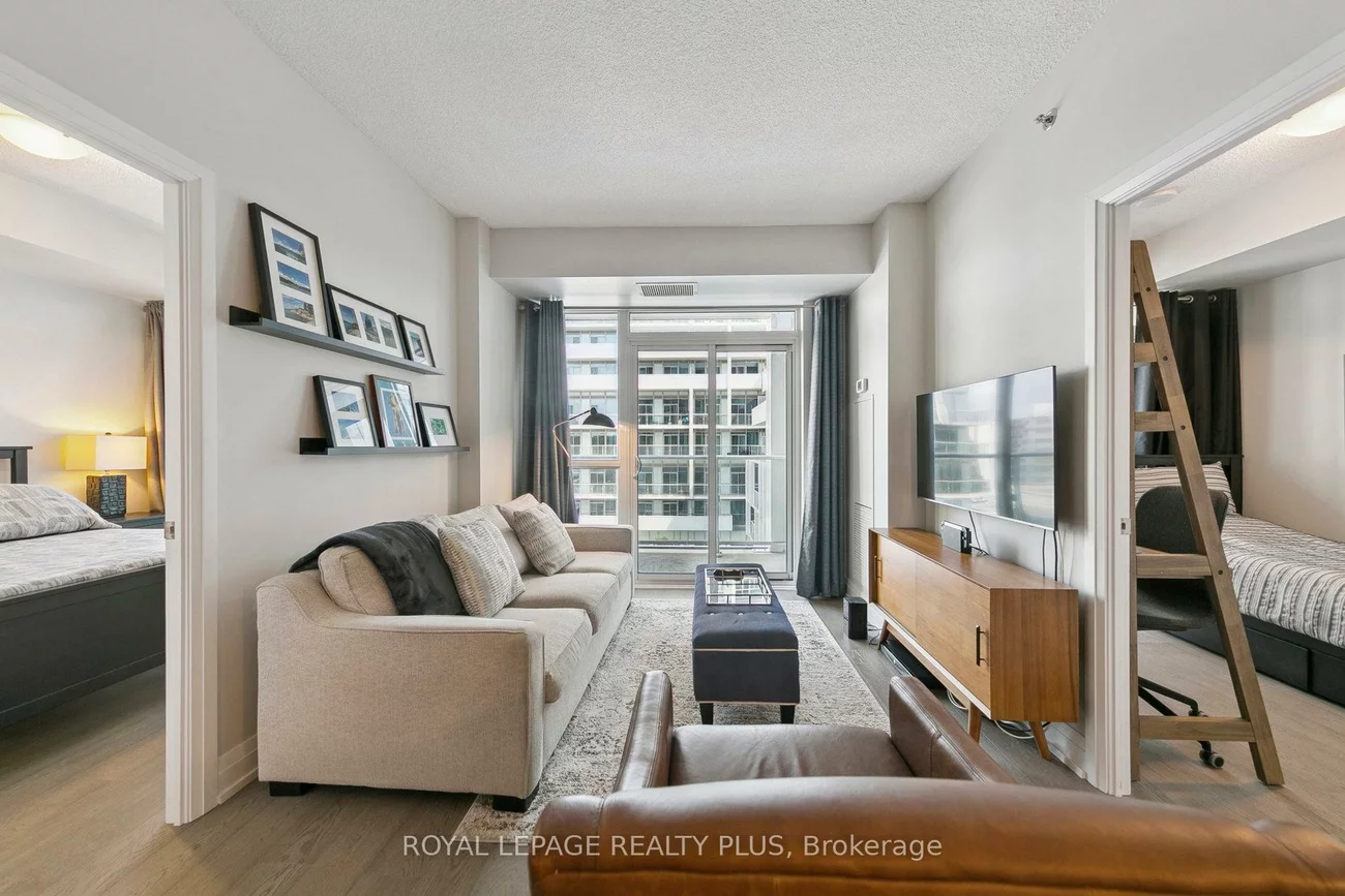 65, Speers, 1014 - QE Queen Elizabeth, Oakville