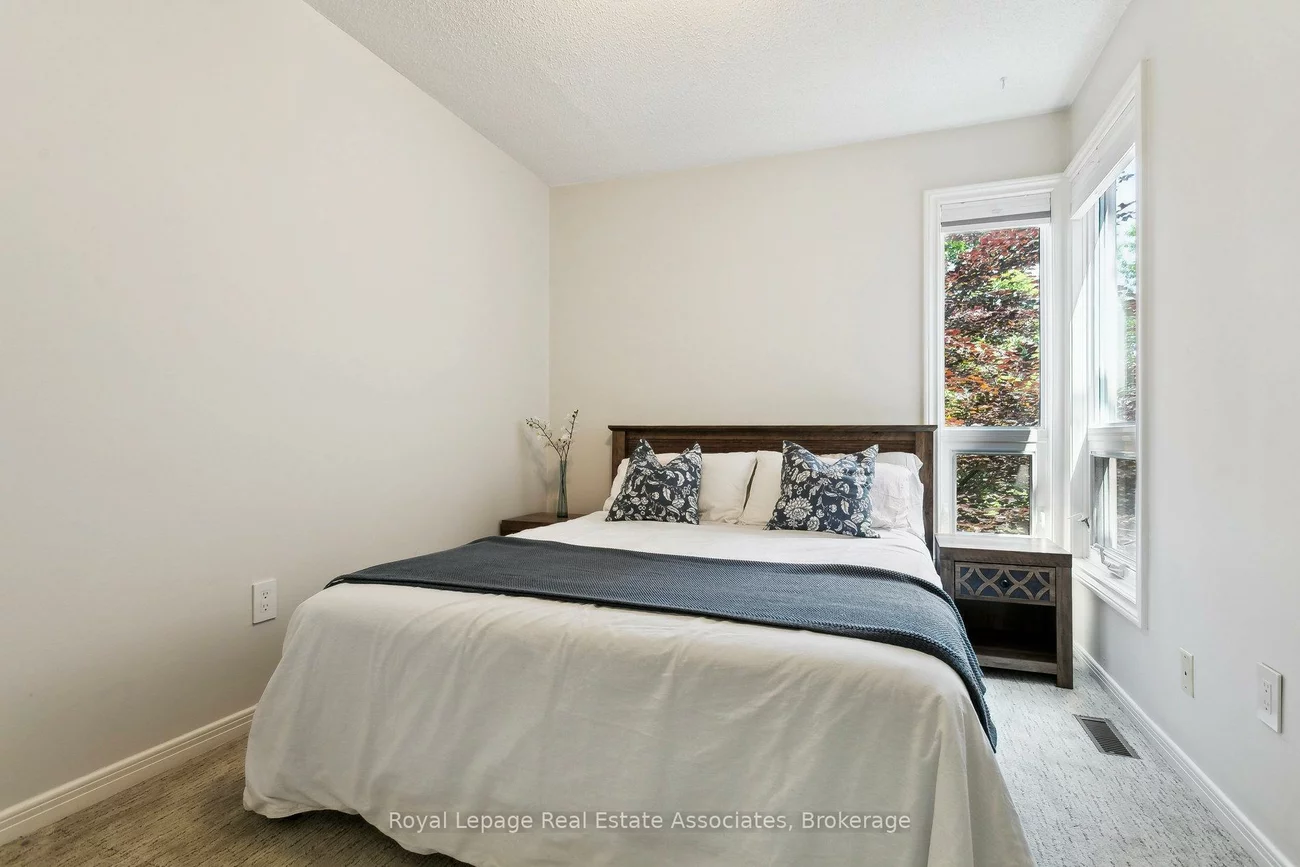 1250, Marlborough, 1003 - CP College Park, Oakville