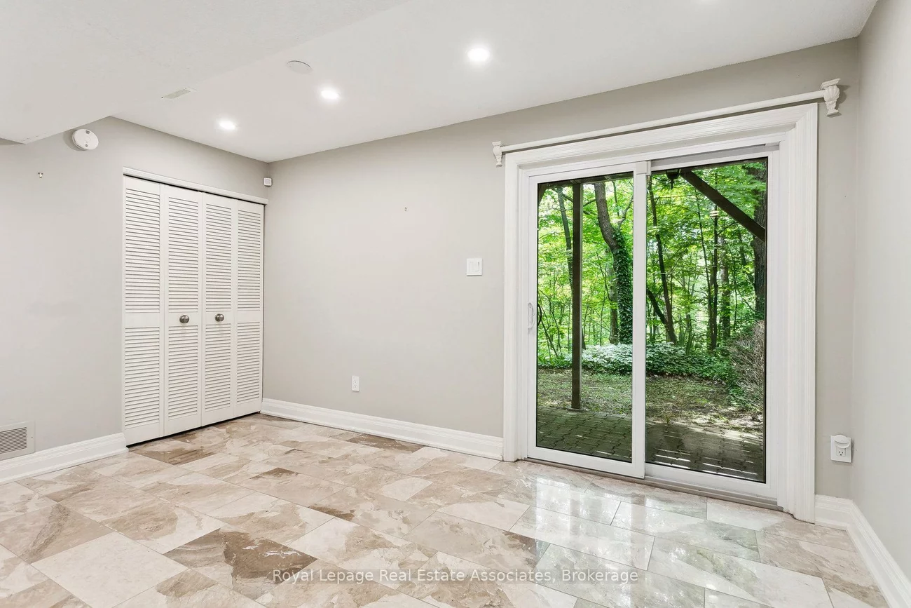 1250, Marlborough, 1003 - CP College Park, Oakville
