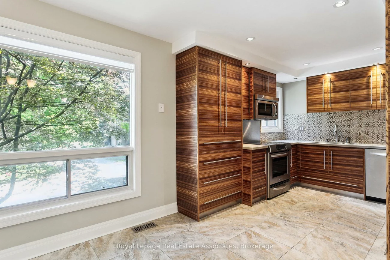 1250, Marlborough, 1003 - CP College Park, Oakville