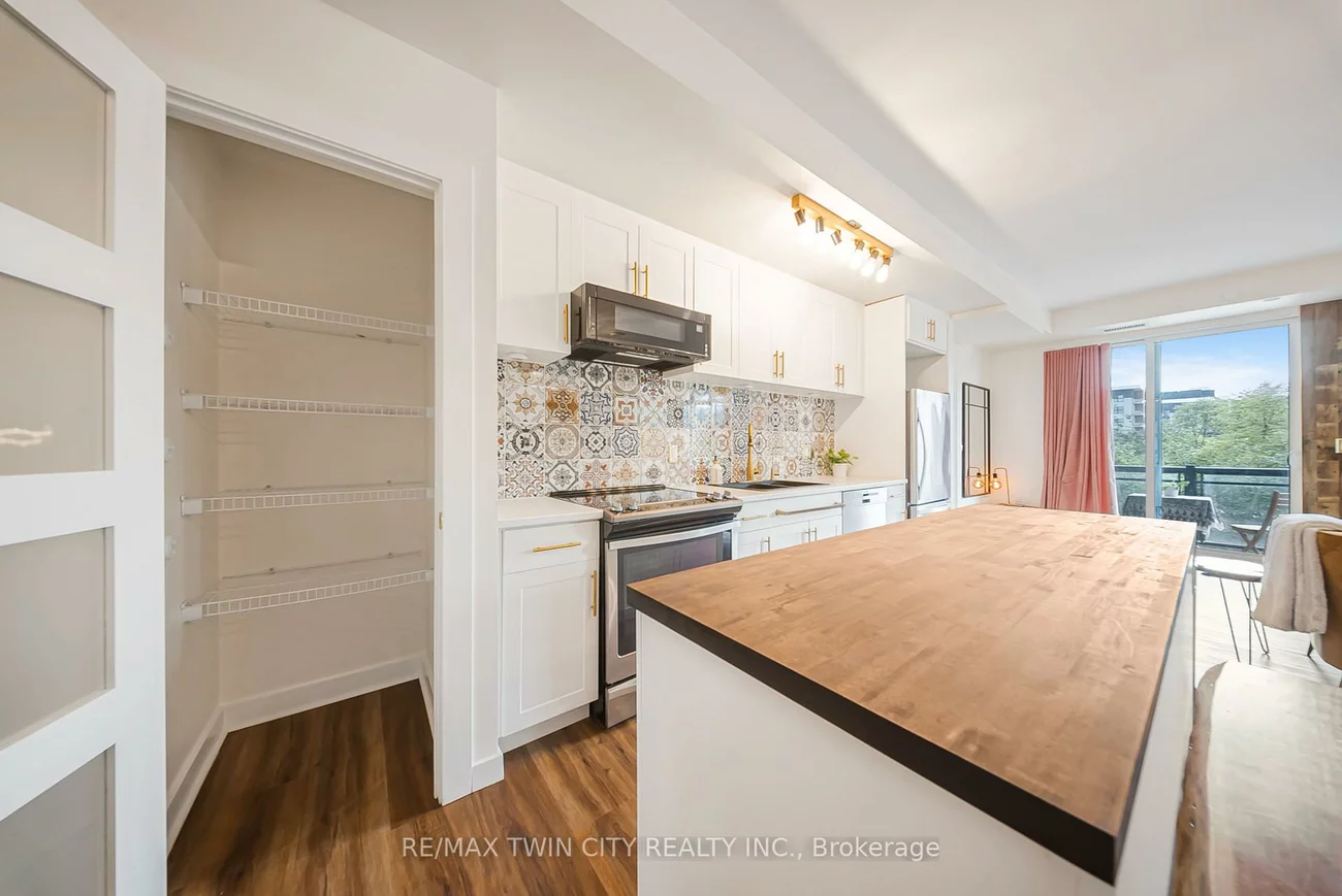 168, SABINA, 1008 - GO Glenorchy, Oakville