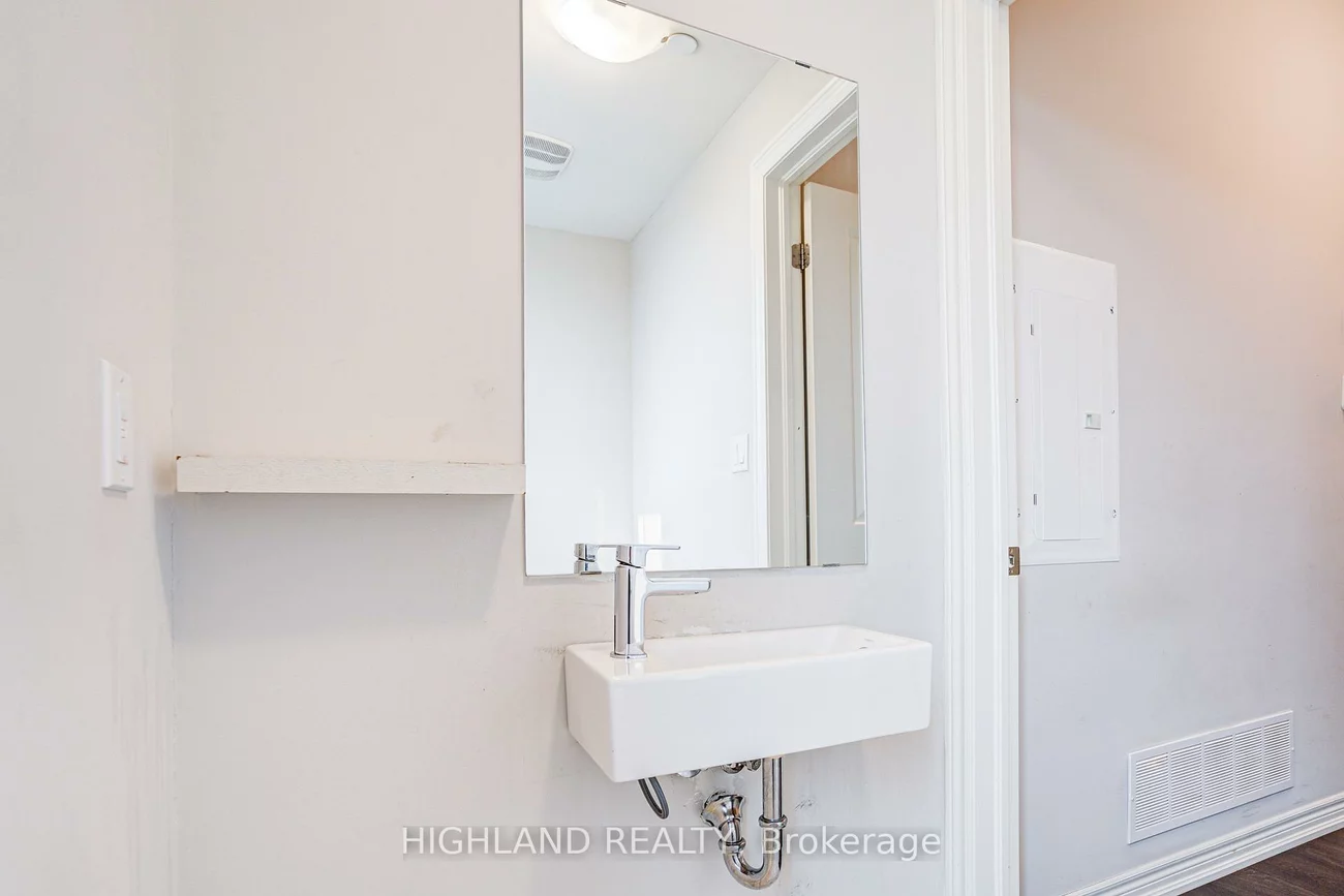 2199, Lillykin, 1015 - RO River Oaks, Oakville