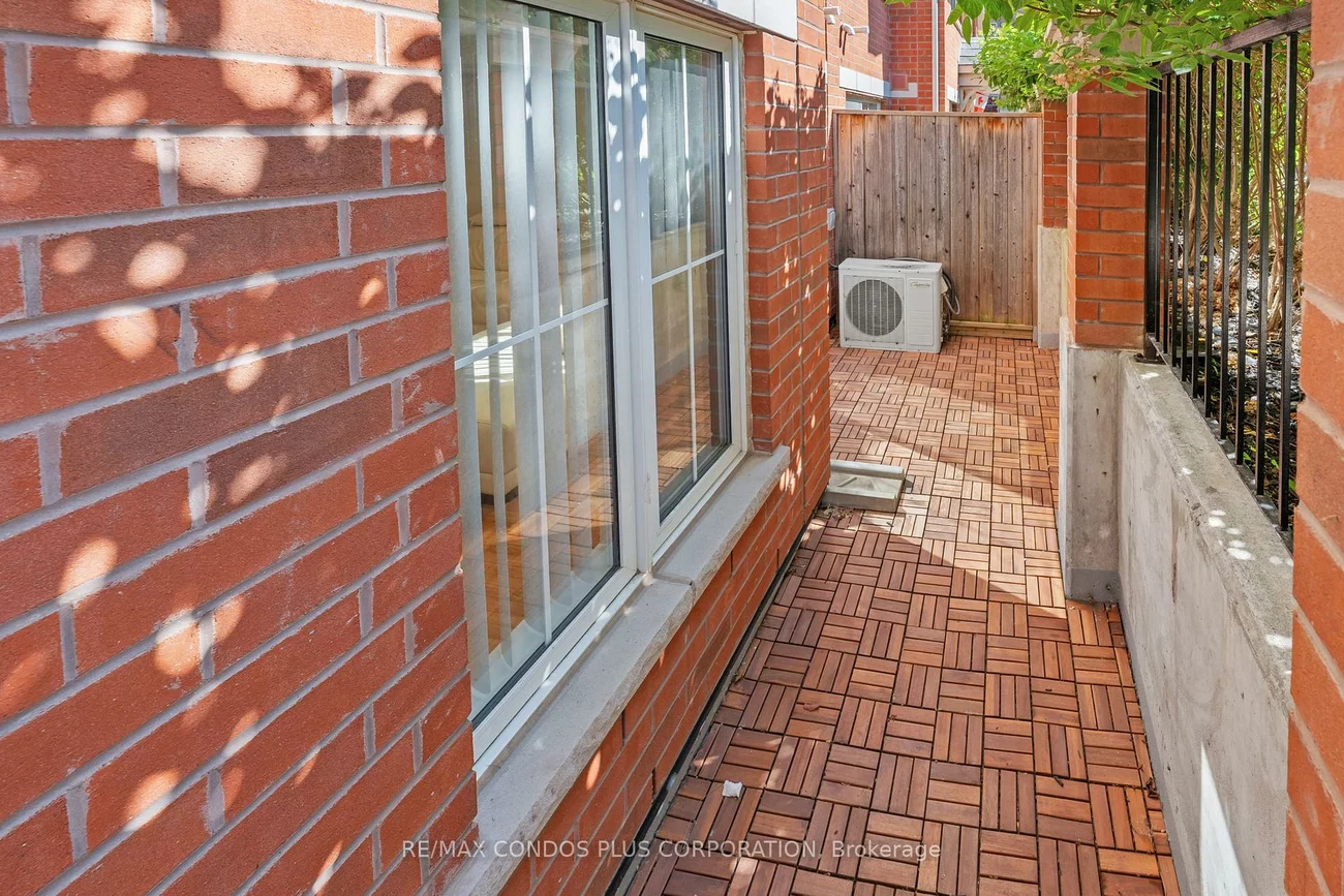 2488, Post, 1015 - RO River Oaks, Oakville