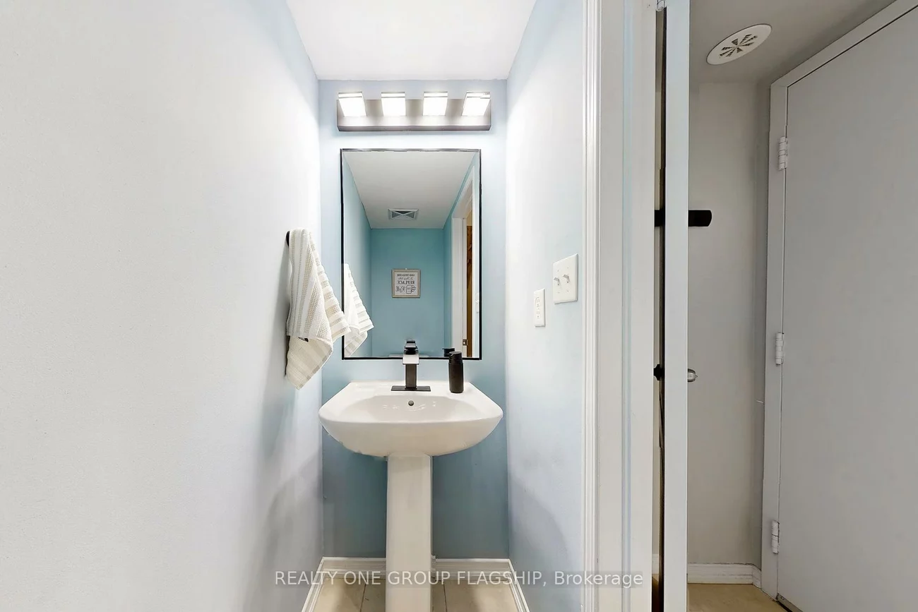 2472, Post, 1015 - RO River Oaks, Oakville