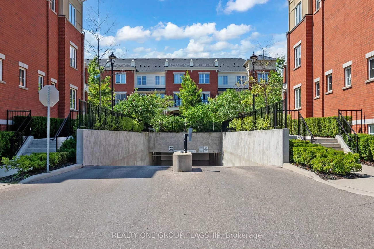 2472, Post, 1015 - RO River Oaks, Oakville