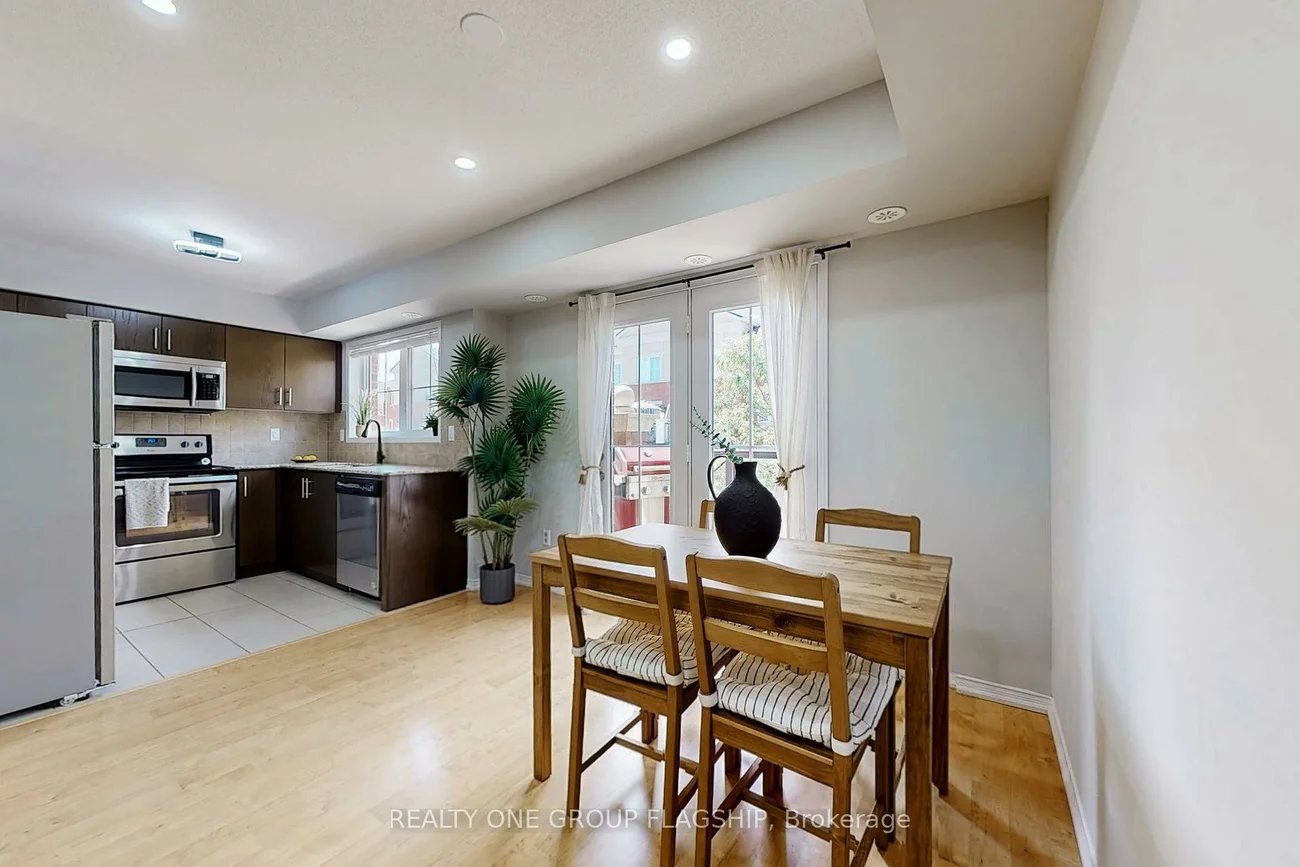 2472, Post, 1015 - RO River Oaks, Oakville