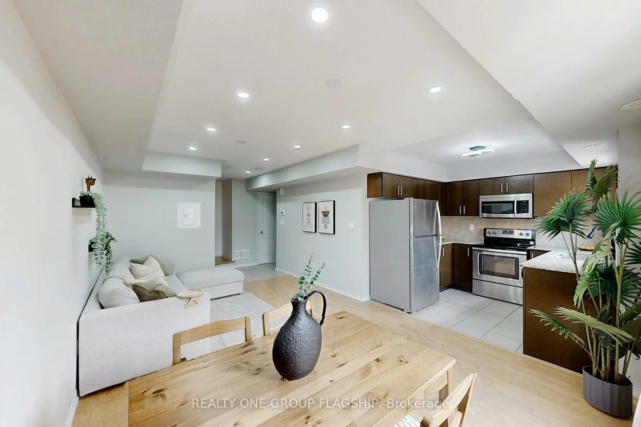 2472, Post, 1015 - RO River Oaks, Oakville