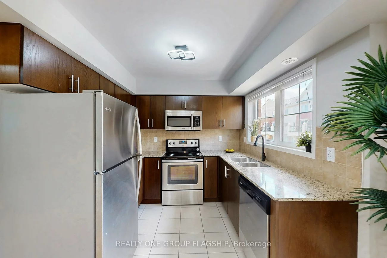 2472, Post, 1015 - RO River Oaks, Oakville