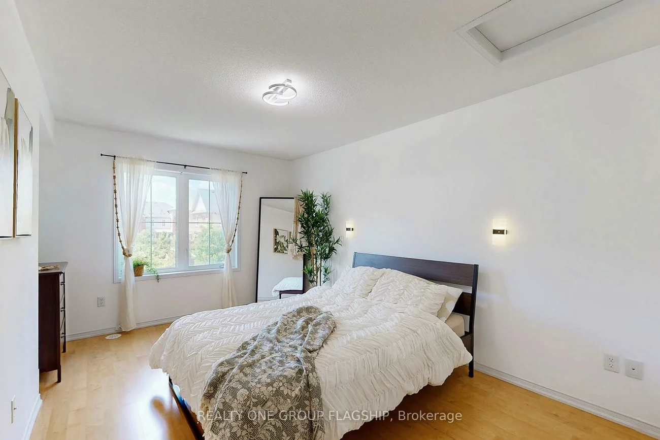 2472, Post, 1015 - RO River Oaks, Oakville