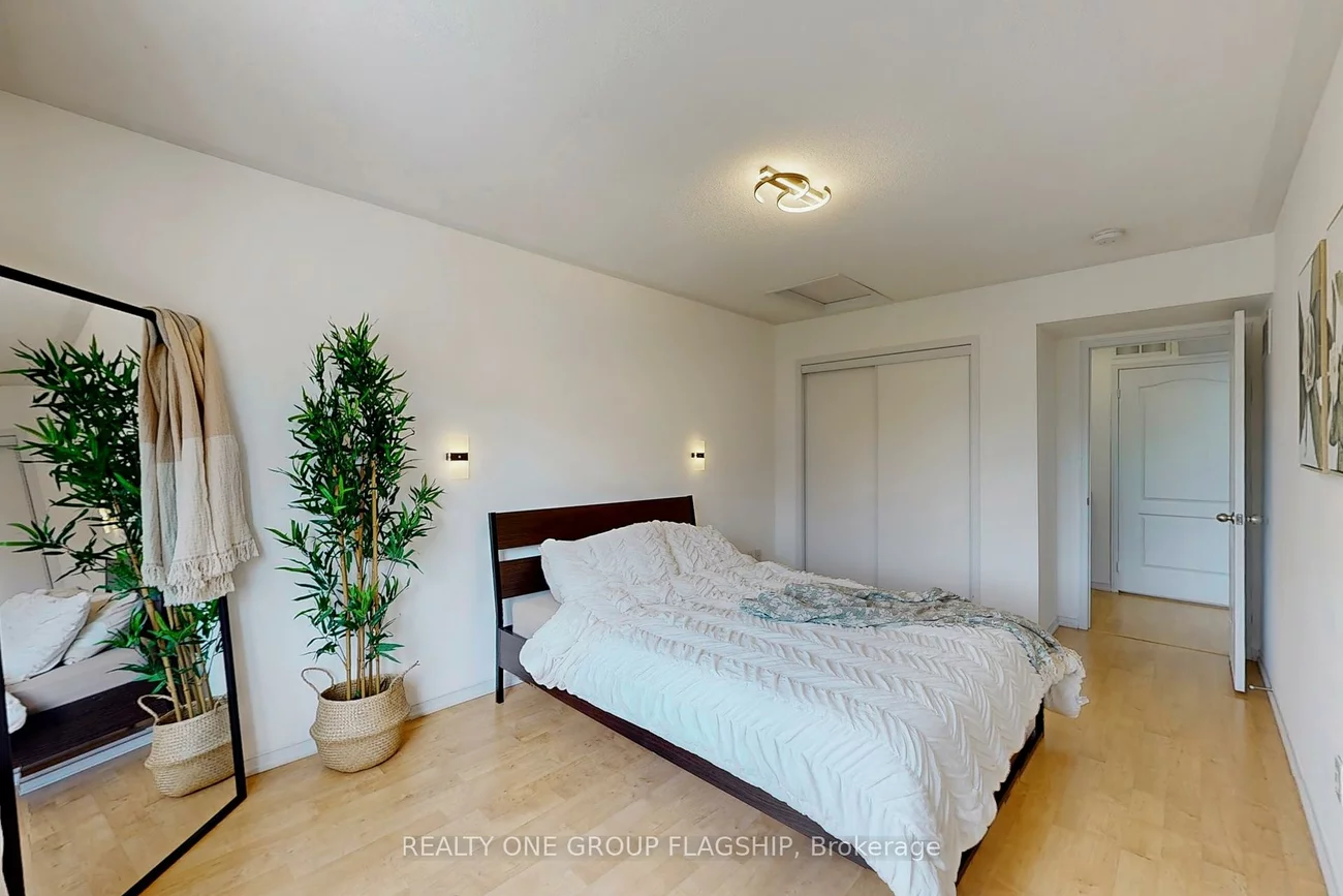 2472, Post, 1015 - RO River Oaks, Oakville
