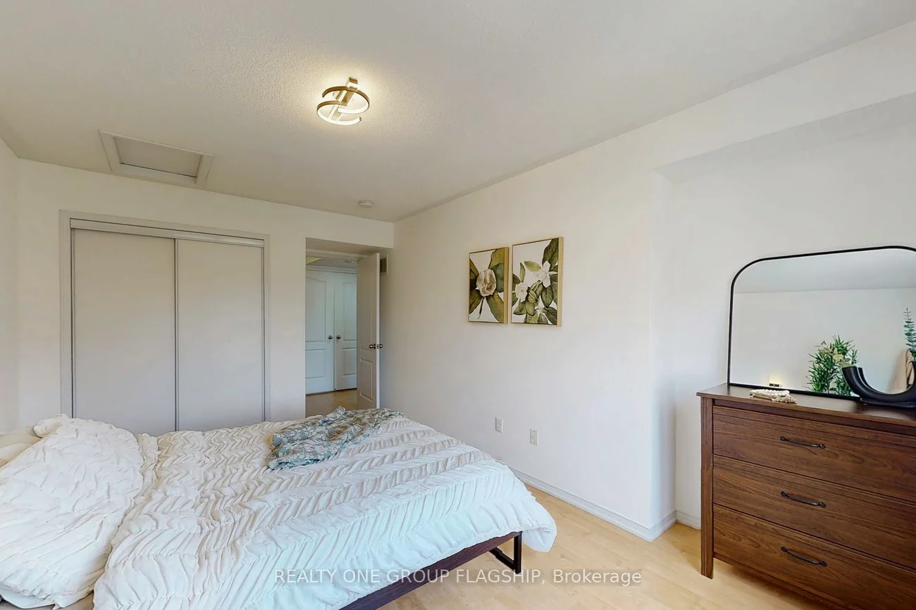 2472, Post, 1015 - RO River Oaks, Oakville