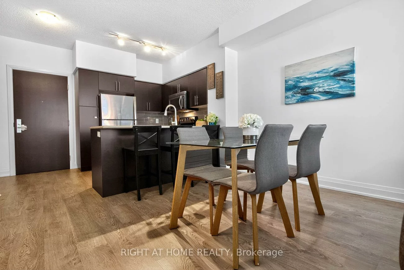 65, Speers, 1014 - QE Queen Elizabeth, Oakville