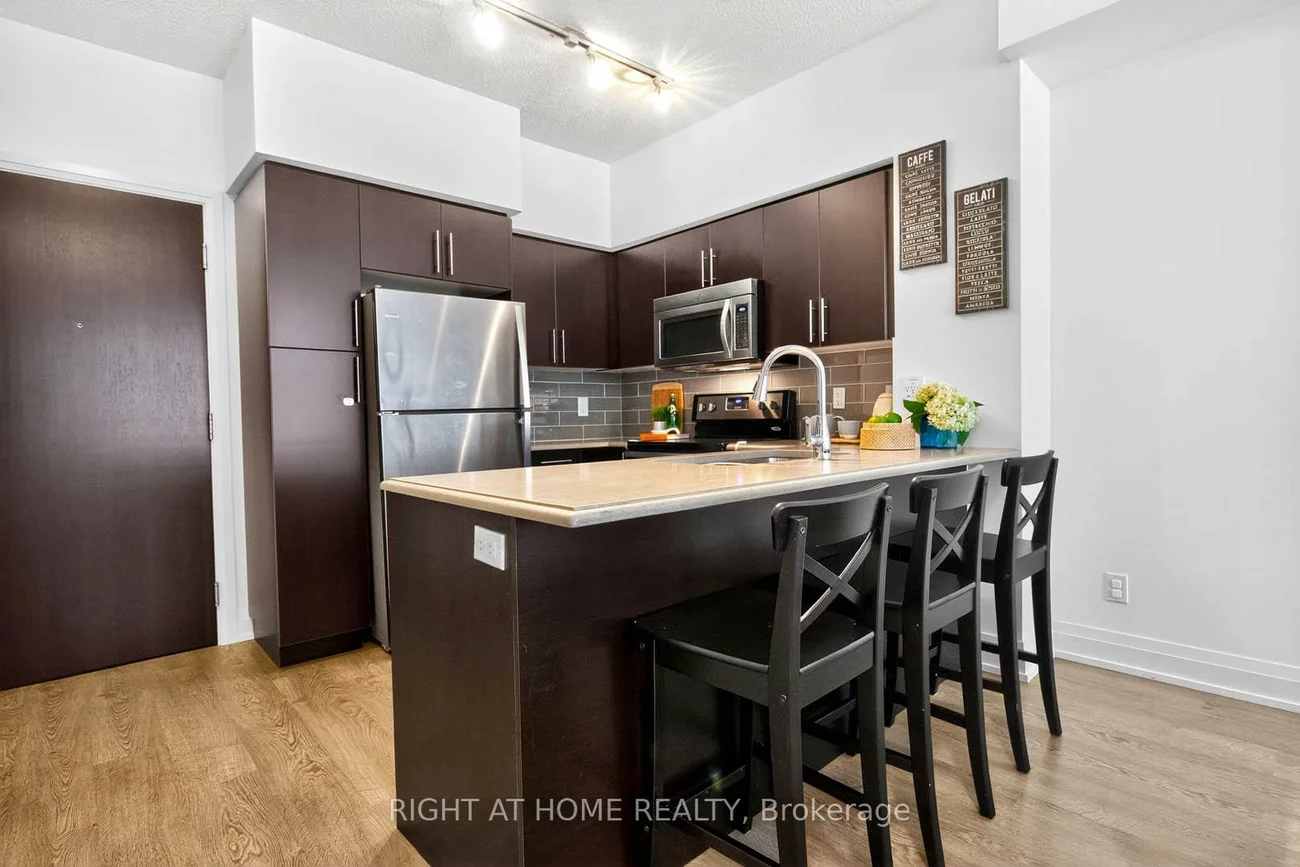 65, Speers, 1014 - QE Queen Elizabeth, Oakville