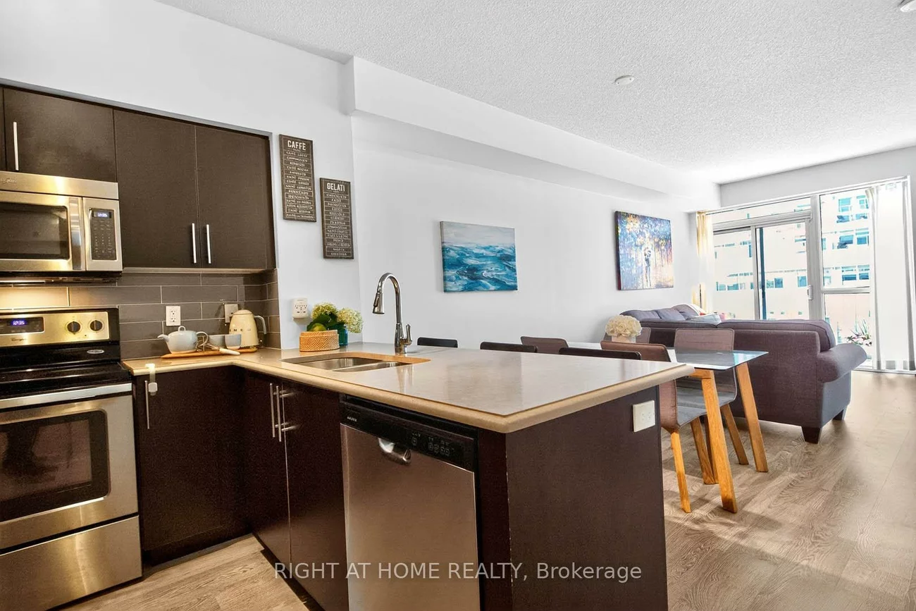 65, Speers, 1014 - QE Queen Elizabeth, Oakville