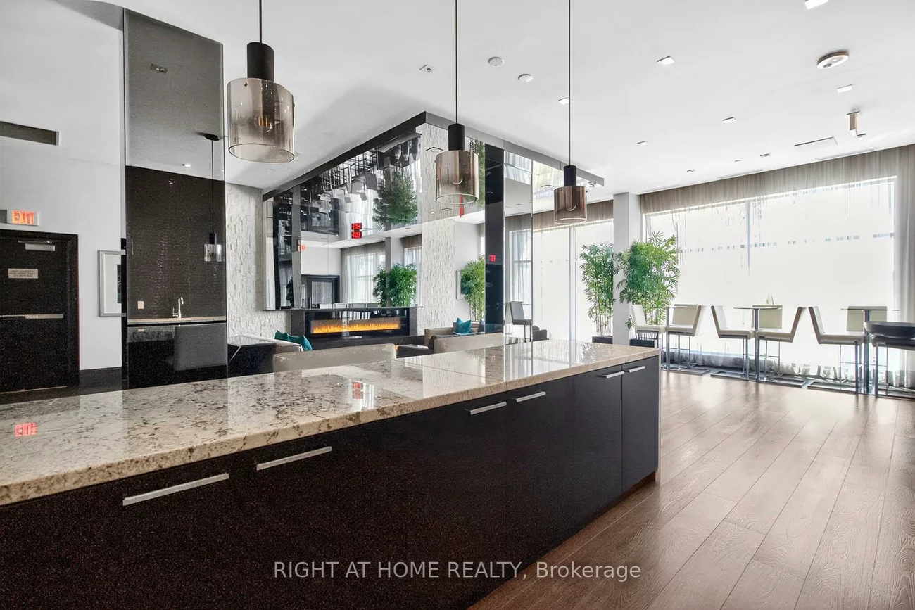 65, Speers, 1014 - QE Queen Elizabeth, Oakville