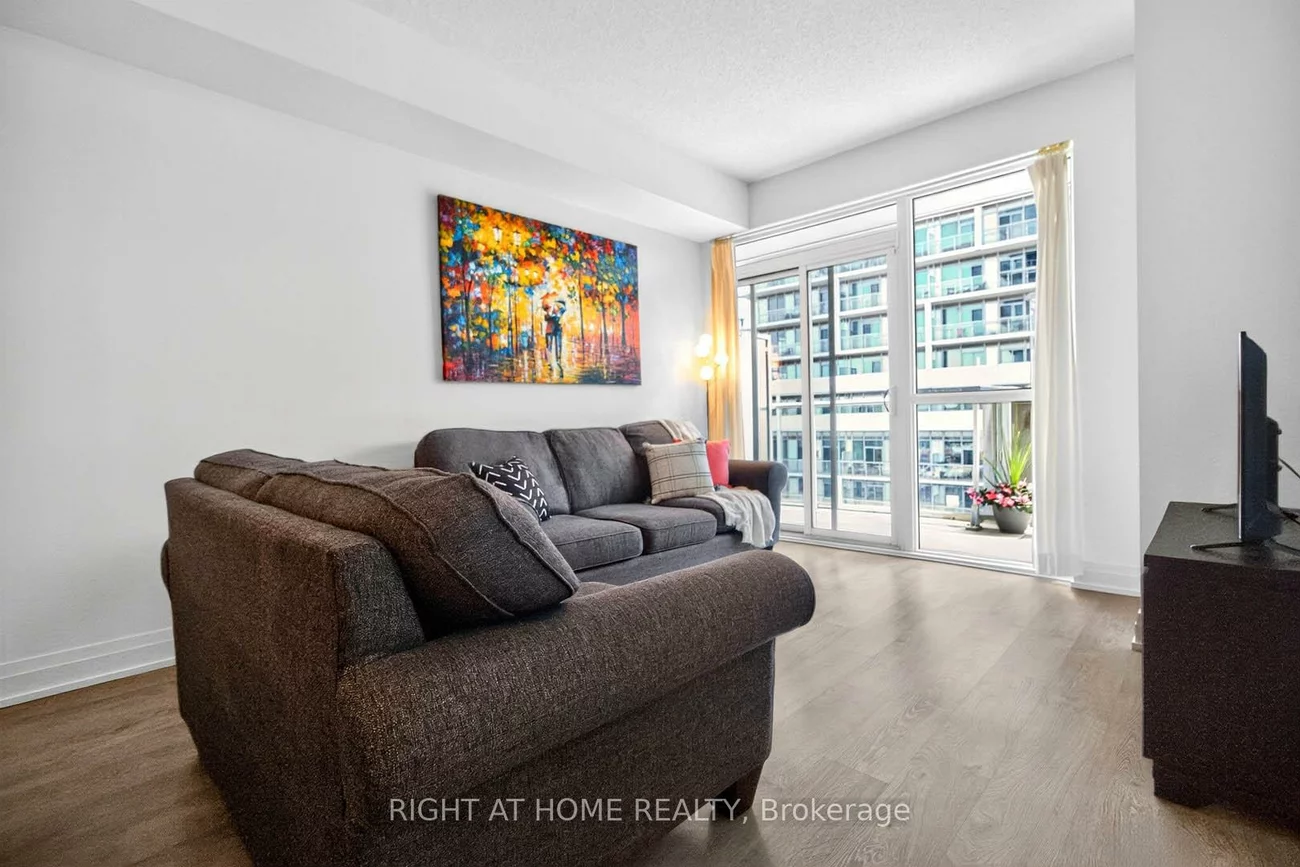 65, Speers, 1014 - QE Queen Elizabeth, Oakville