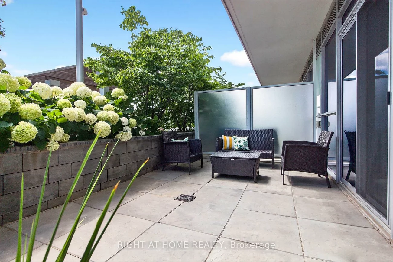 65, Speers, 1014 - QE Queen Elizabeth, Oakville