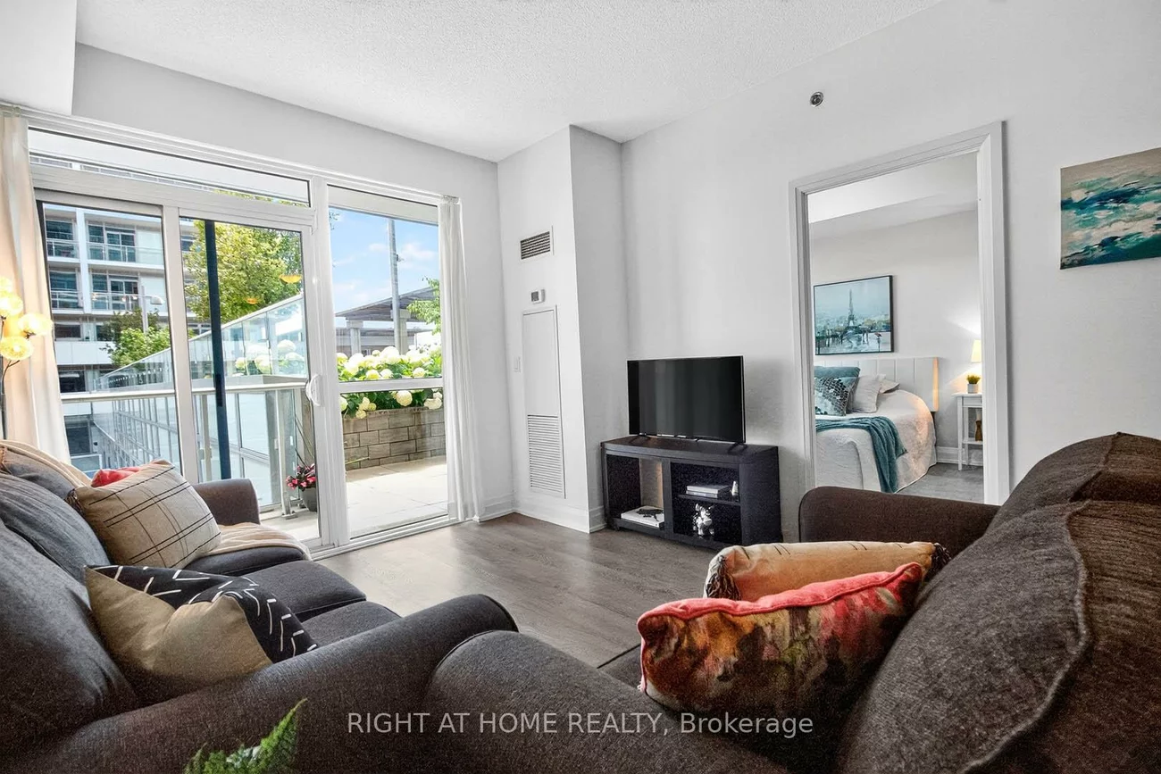 65, Speers, 1014 - QE Queen Elizabeth, Oakville