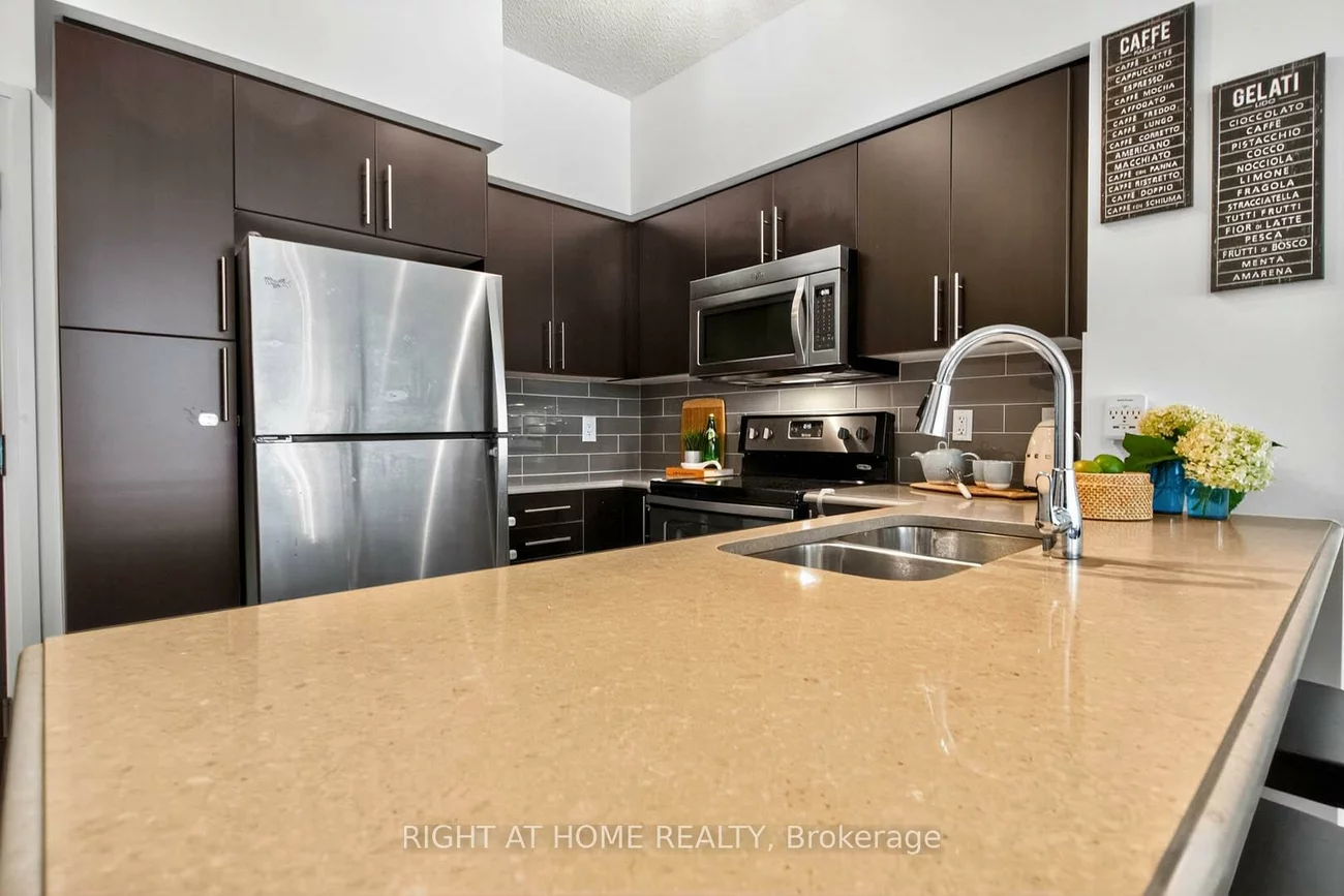 65, Speers, 1014 - QE Queen Elizabeth, Oakville