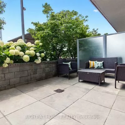 65, Speers, 1014 - QE Queen Elizabeth, Oakville