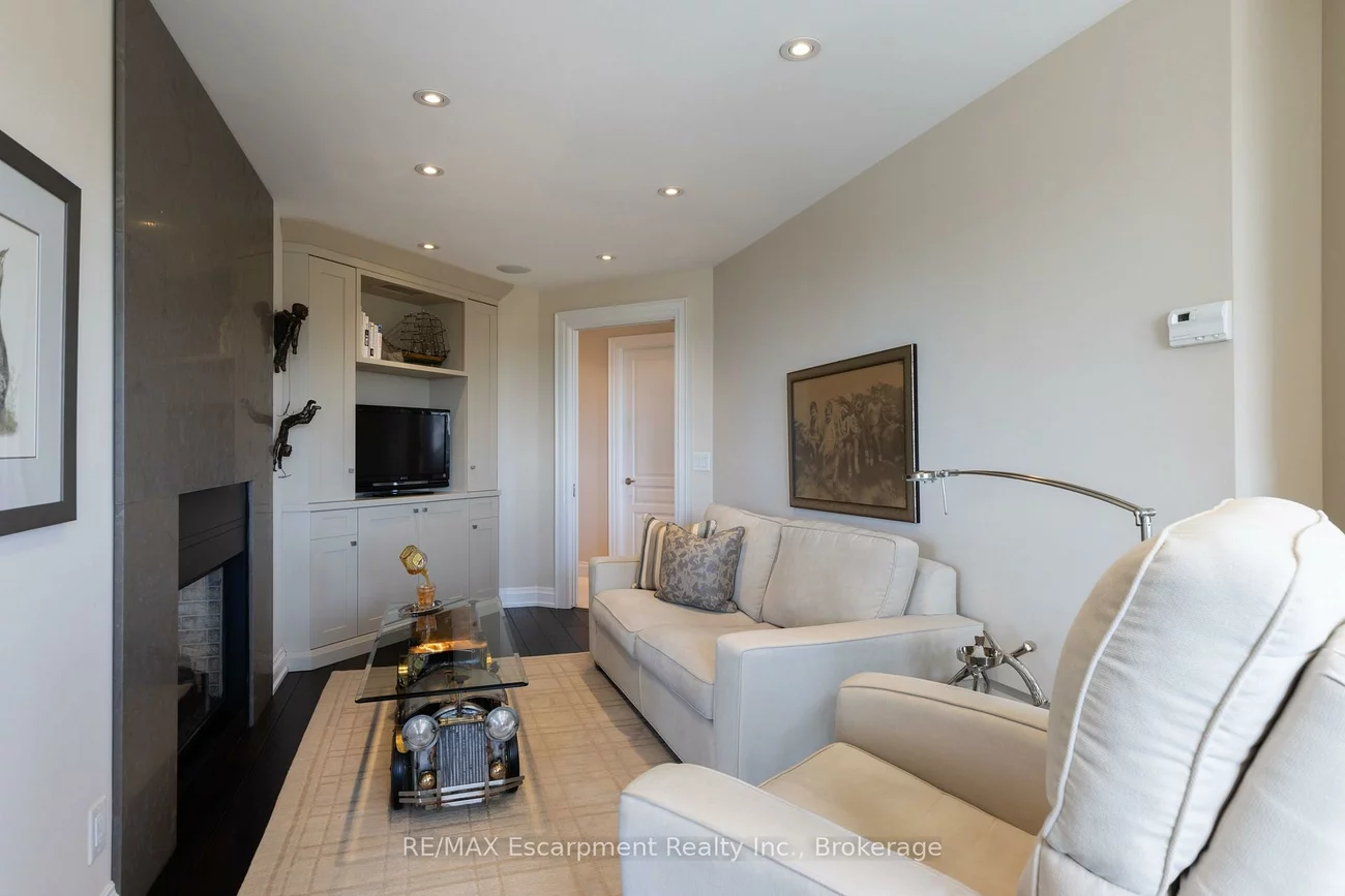 111, Forsythe, 1002 - CO Central, Oakville