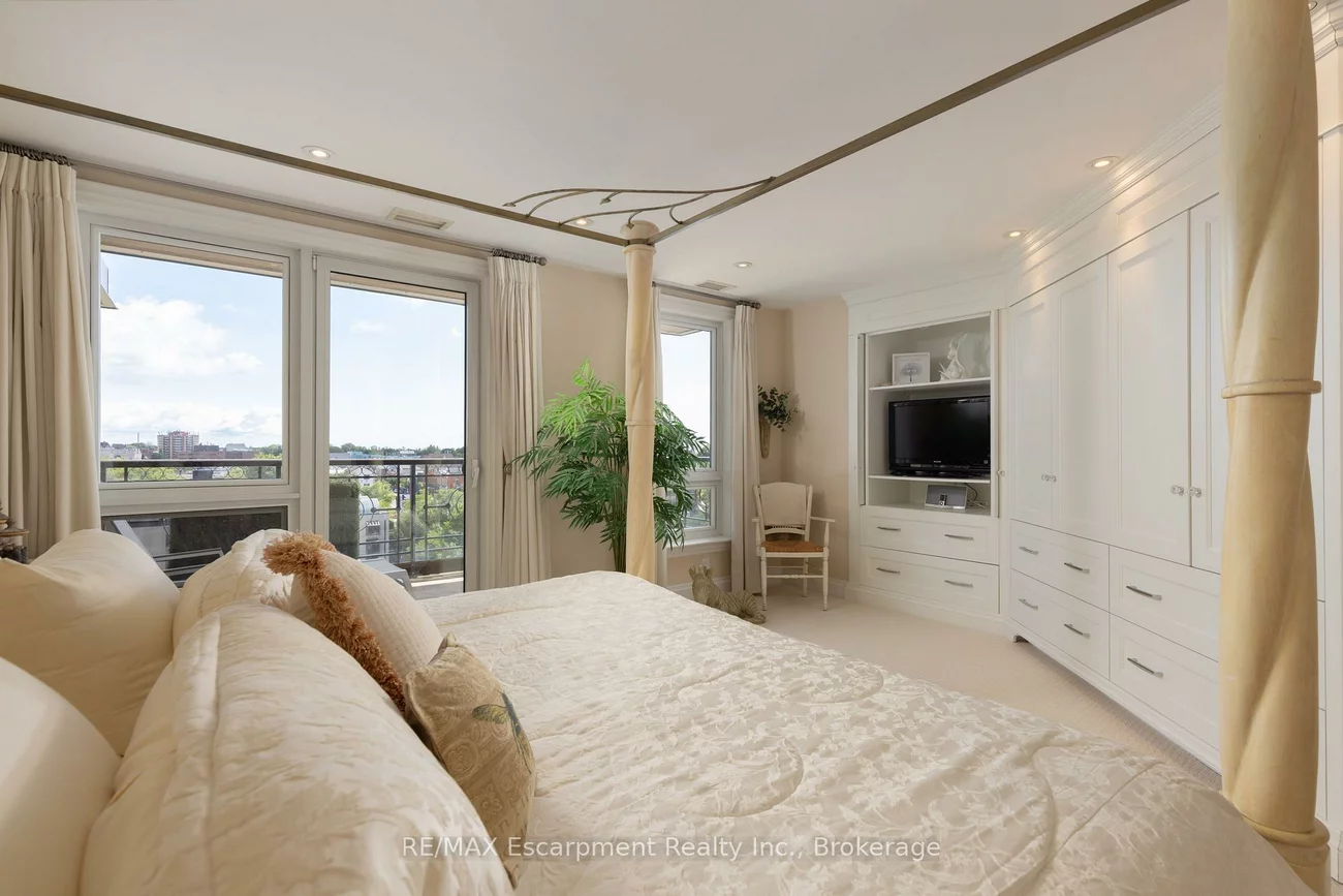111, Forsythe, 1002 - CO Central, Oakville