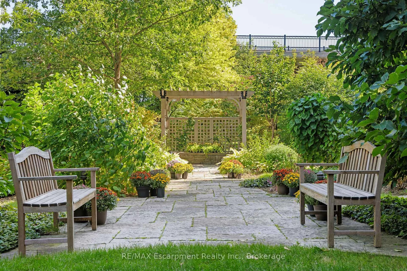 111, Forsythe, 1002 - CO Central, Oakville