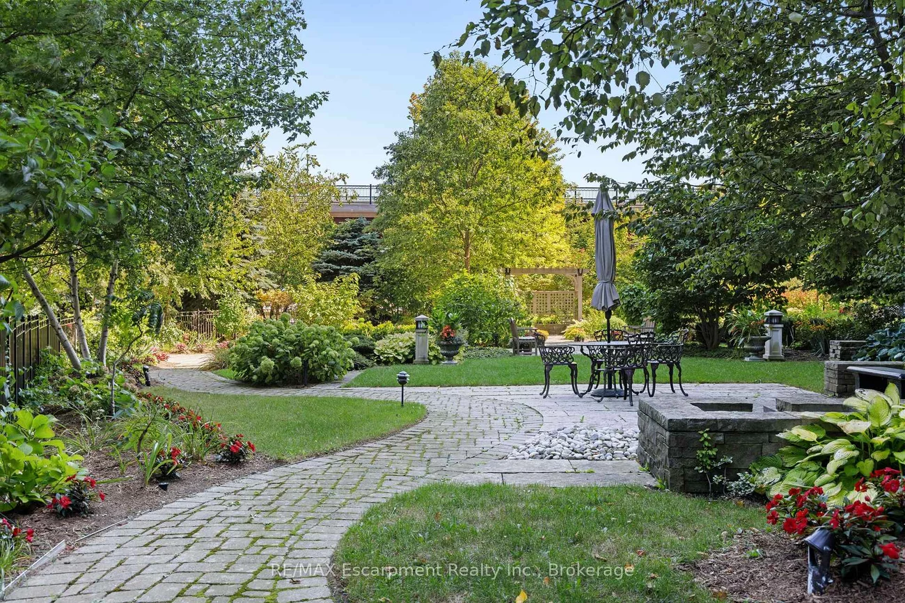111, Forsythe, 1002 - CO Central, Oakville