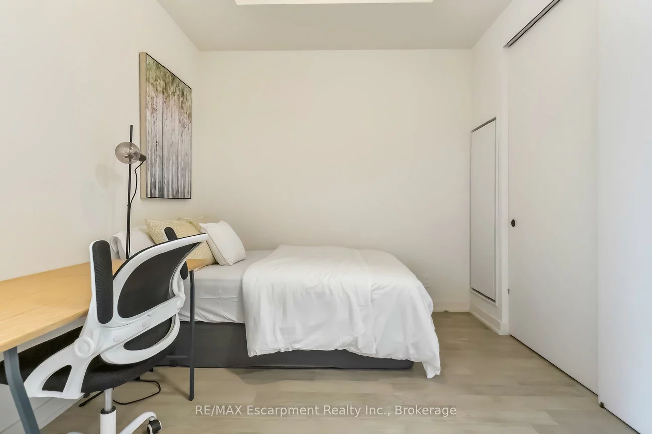 123, Maurice, 1002 - CO Central, Oakville