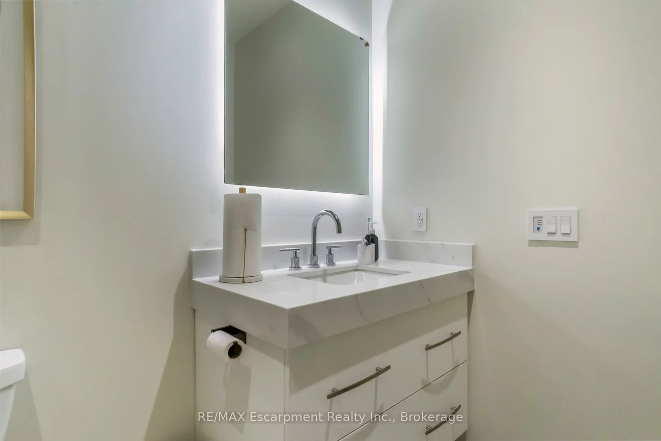 123, Maurice, 1002 - CO Central, Oakville