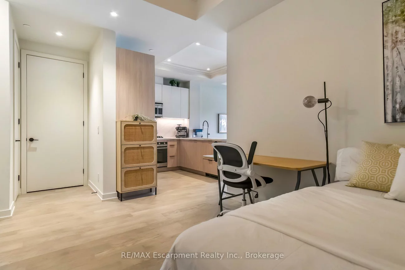 123, Maurice, 1002 - CO Central, Oakville