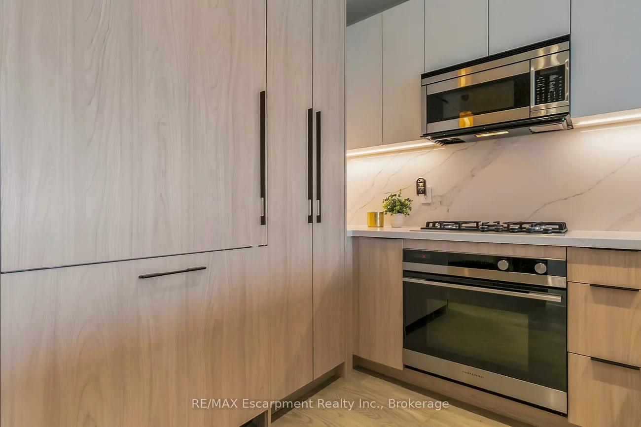 123, Maurice, 1002 - CO Central, Oakville