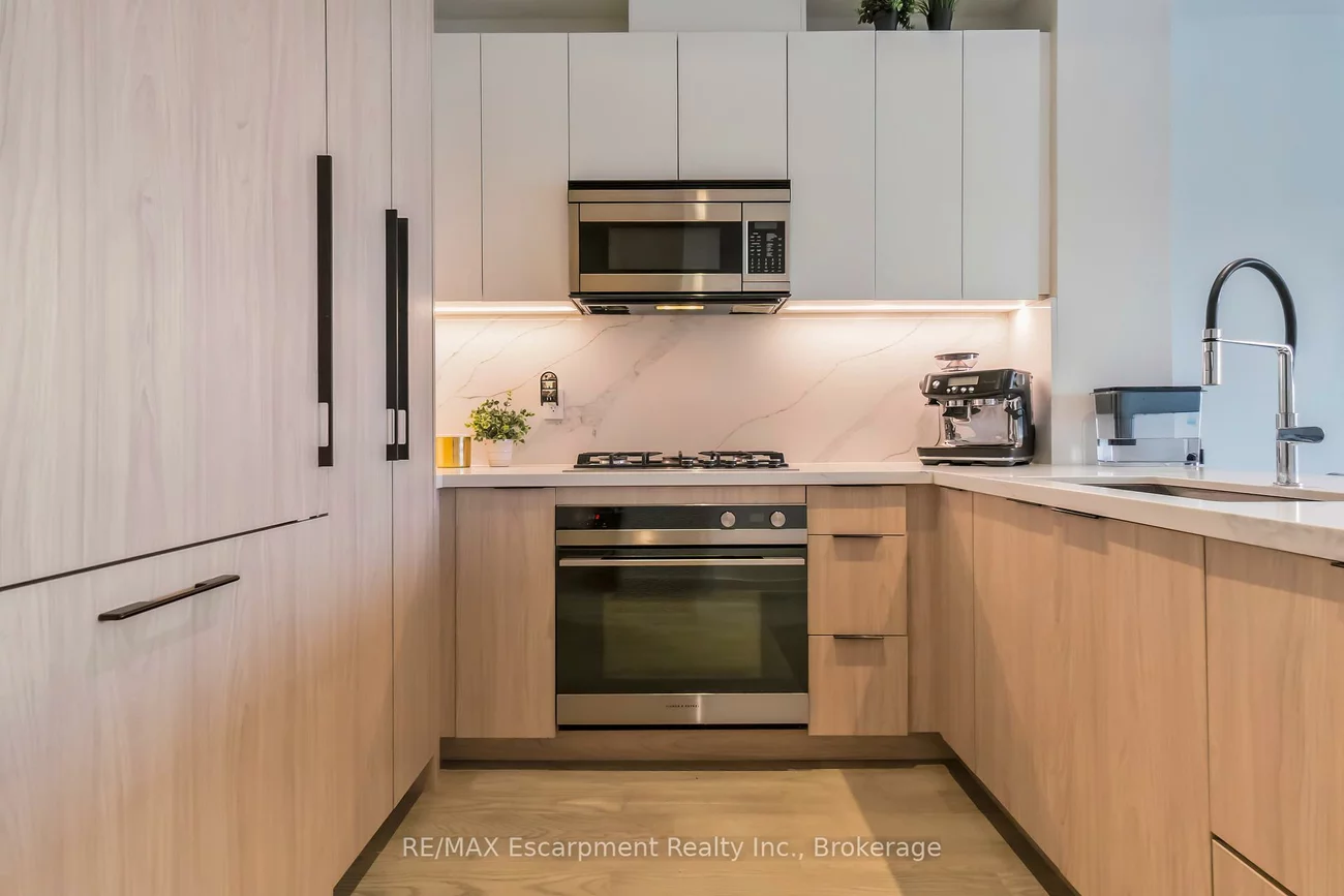 123, Maurice, 1002 - CO Central, Oakville