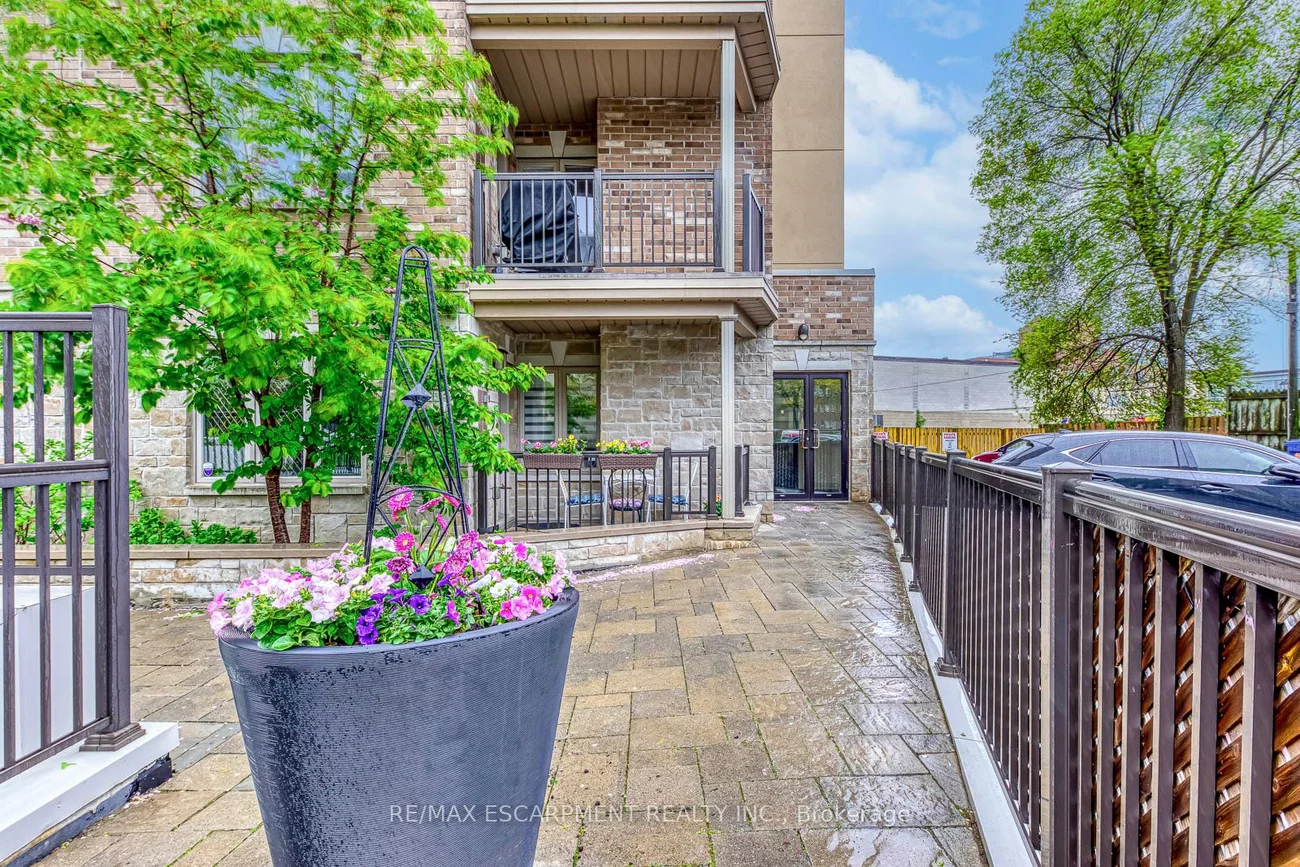 70, Stewart, 1002 - CO Central, Oakville