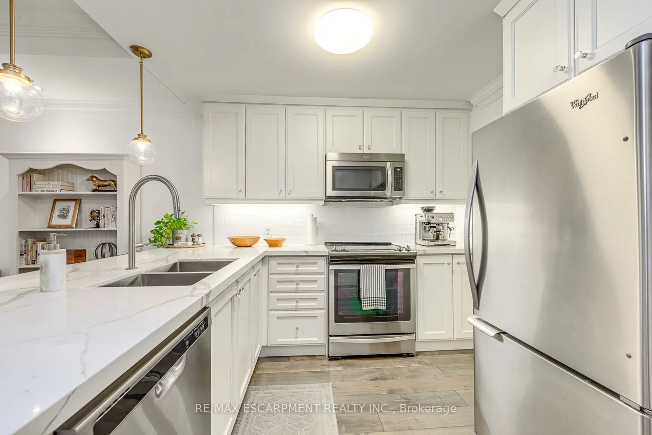 70, Stewart, 1002 - CO Central, Oakville