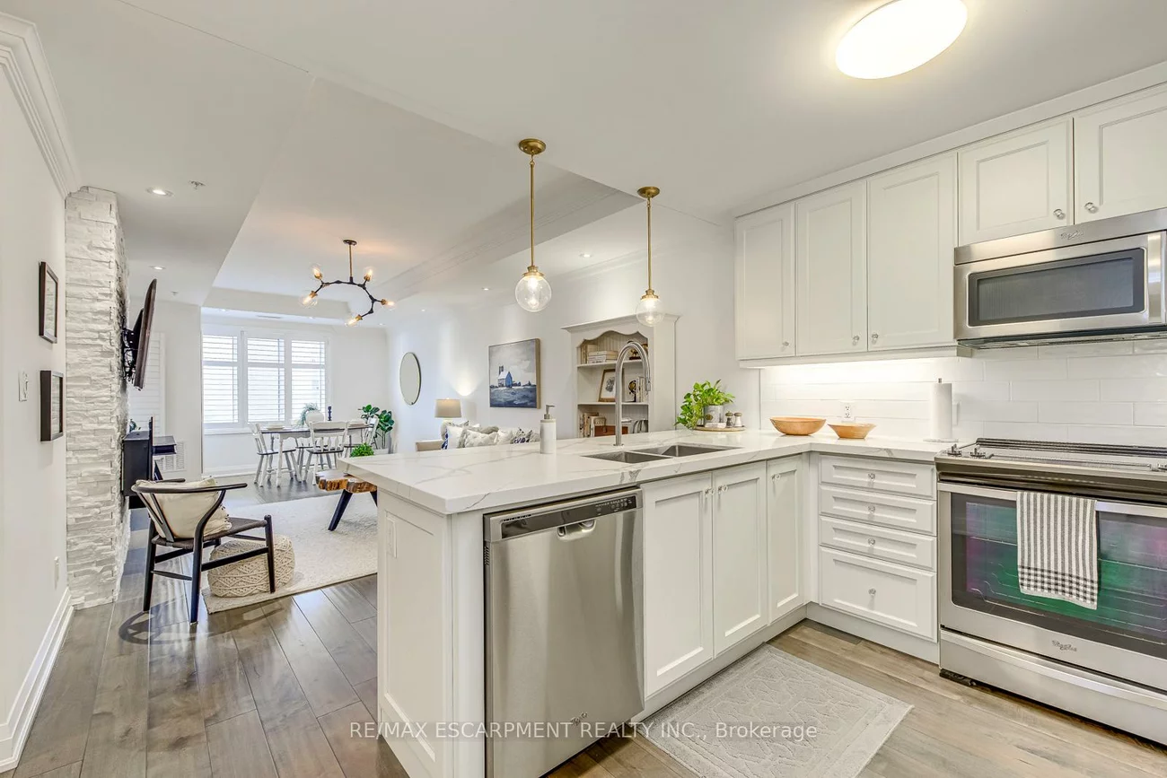 70, Stewart, 1002 - CO Central, Oakville