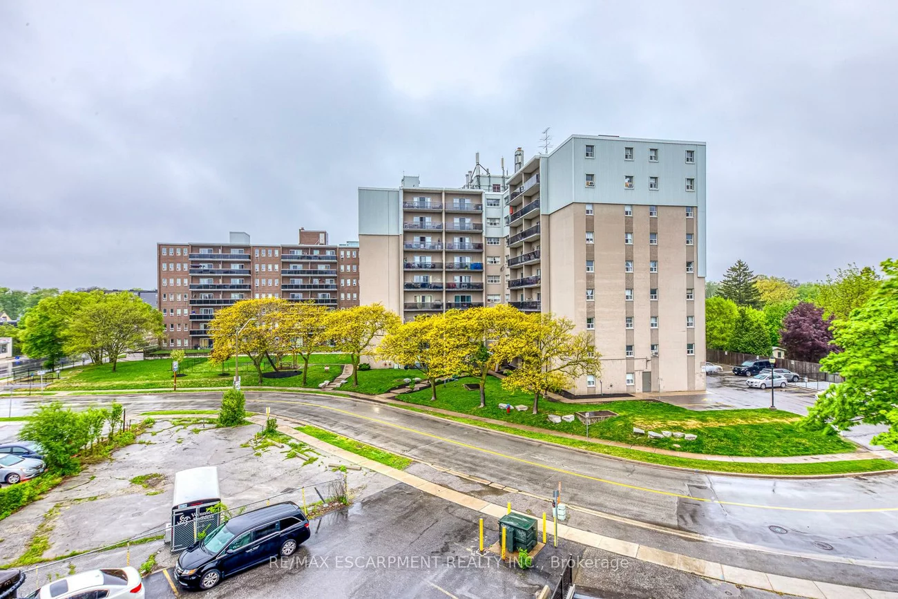 70, Stewart, 1002 - CO Central, Oakville