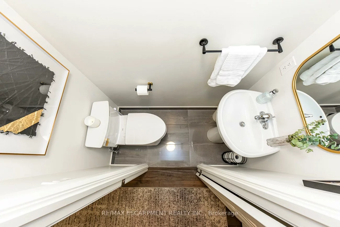 70, Stewart, 1002 - CO Central, Oakville