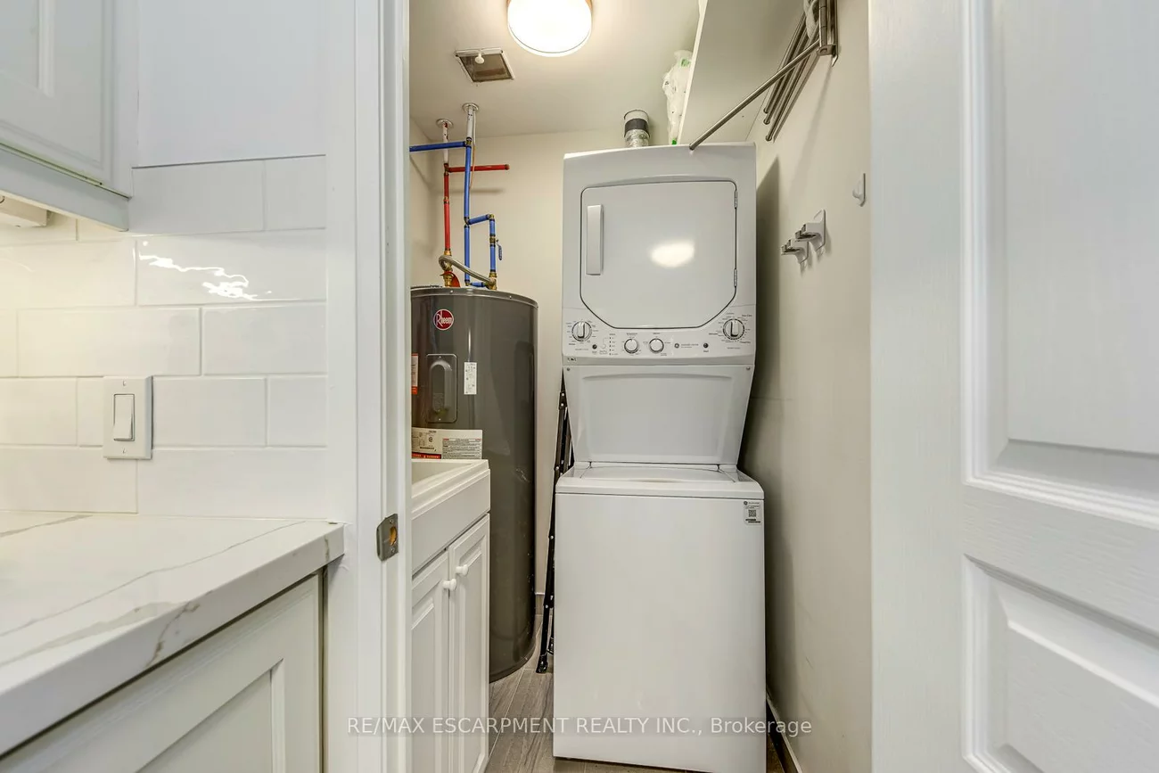 70, Stewart, 1002 - CO Central, Oakville