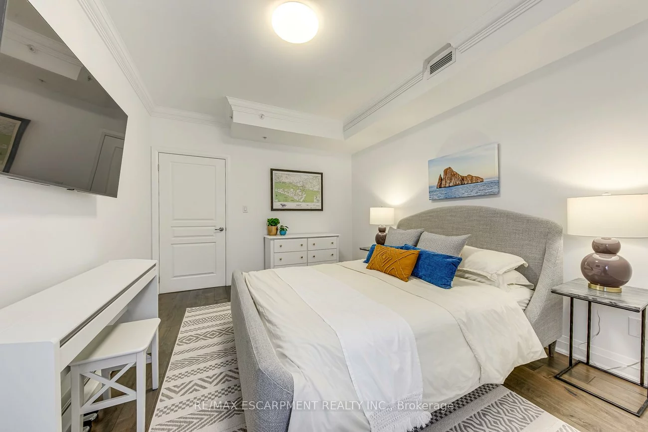 70, Stewart, 1002 - CO Central, Oakville