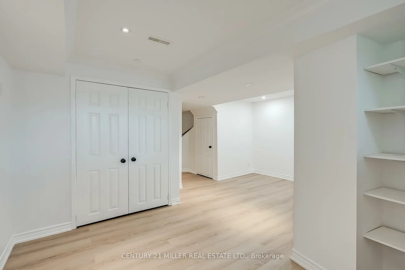 1240, Westview, 1022 - WT West Oak Trails, Oakville