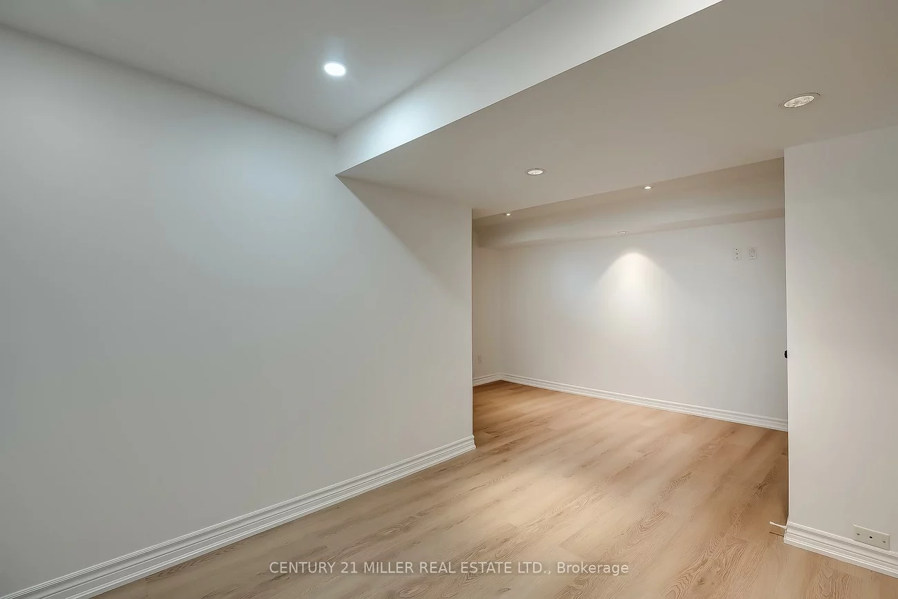 1240, Westview, 1022 - WT West Oak Trails, Oakville